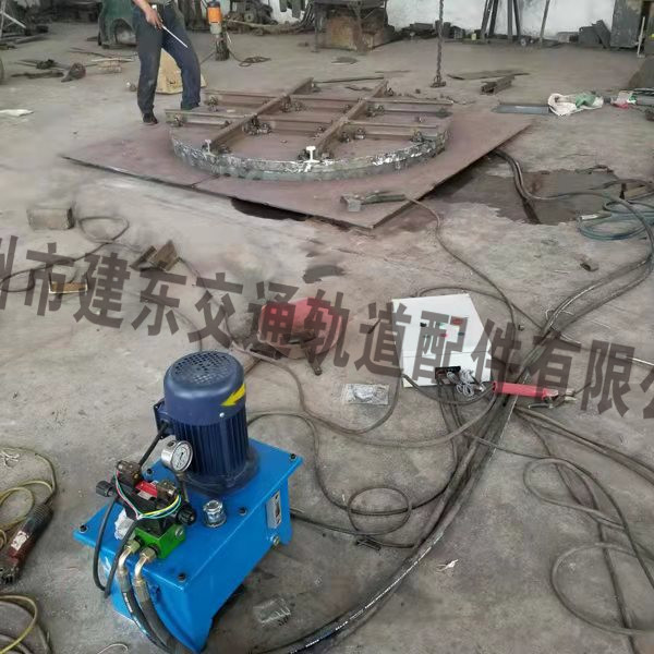 重型電動(dòng)液壓轉(zhuǎn)盤2