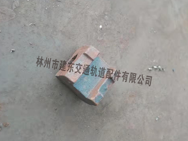 護(hù)軌間隔鐵2